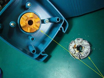 図3:張り付いていた!? <click>→図4:クラッチ板上下