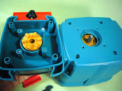 図5:さて、どうやって、トルクを伝達をするか? <click>→図6:分解して展開した様子