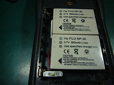 図3:デジカメ用小型Li-ionバッテリを2個直列に <click>→図4:外から操作出来るようにした電源SW