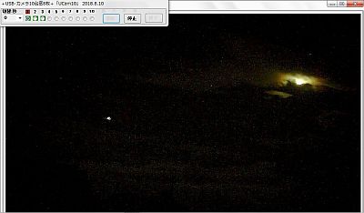 図1:月夜空に旅客機の灯り <click>→図2:昼間の映像 左:Logicool製600,右:C210